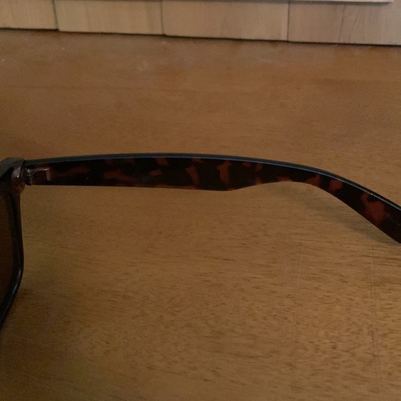Sunglasses - Picture 4 of 4